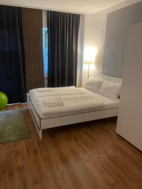 Köln Wohnung 4 min nähe von Hbf und Dom mit Garten ,Balkon & office